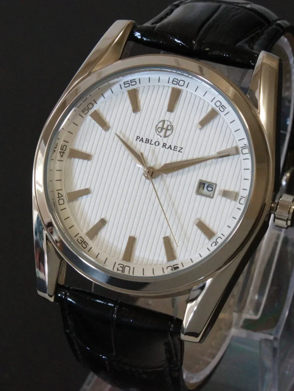 Men's Contemporary Dress Textured Dial Raised Indices Date Complication 41mm